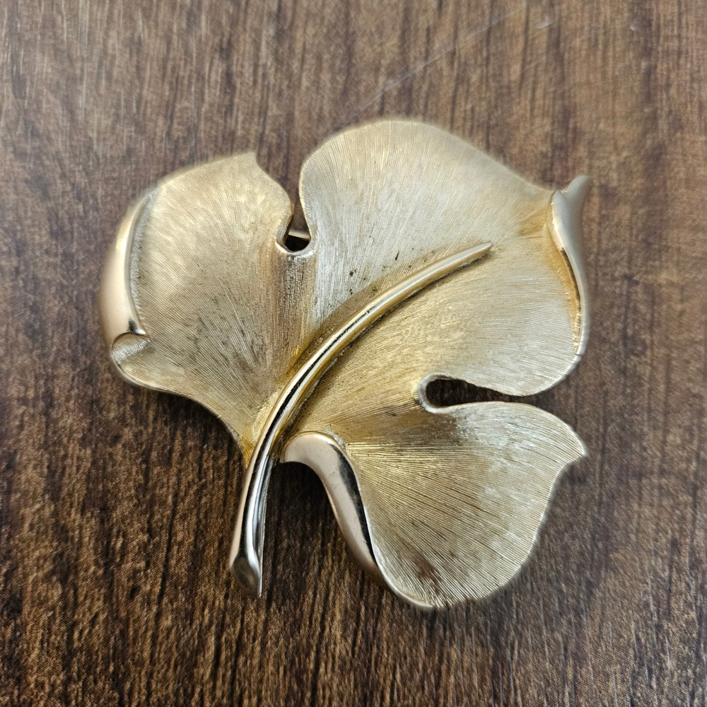 Vintage Trifari Gold Tone Leaf Brooch Pin Costume Jewelry
